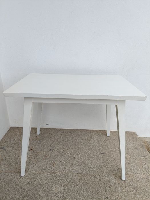 Mesa de madeira 70 cm por 46cm de tampo e 56 cm de altura