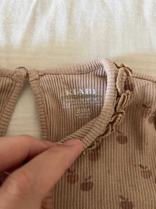 Camisola Kiabi canelada bege com maçãs e gola de folho, 24 meses