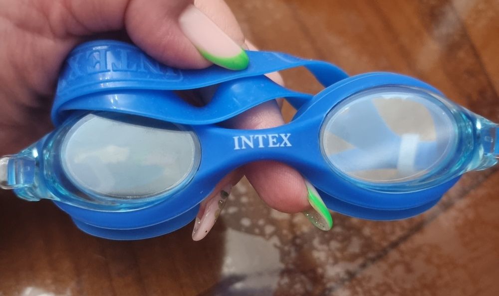 Очки для плавания Intex.