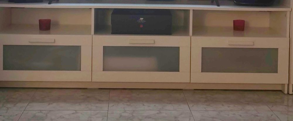 Vende se móvel TV IKEA usado mas em bom estado. Não faço entrega