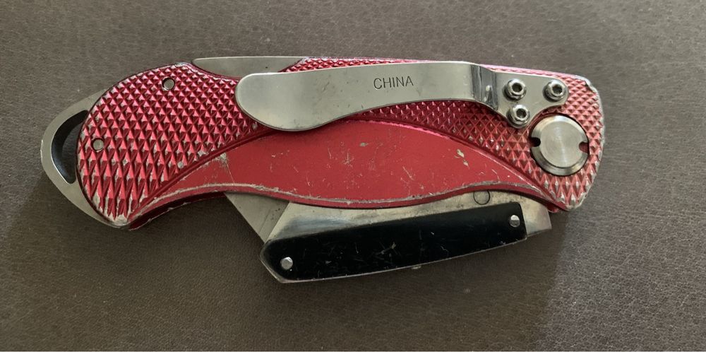 Husky нож строительный канцелярский со сменным лезвием