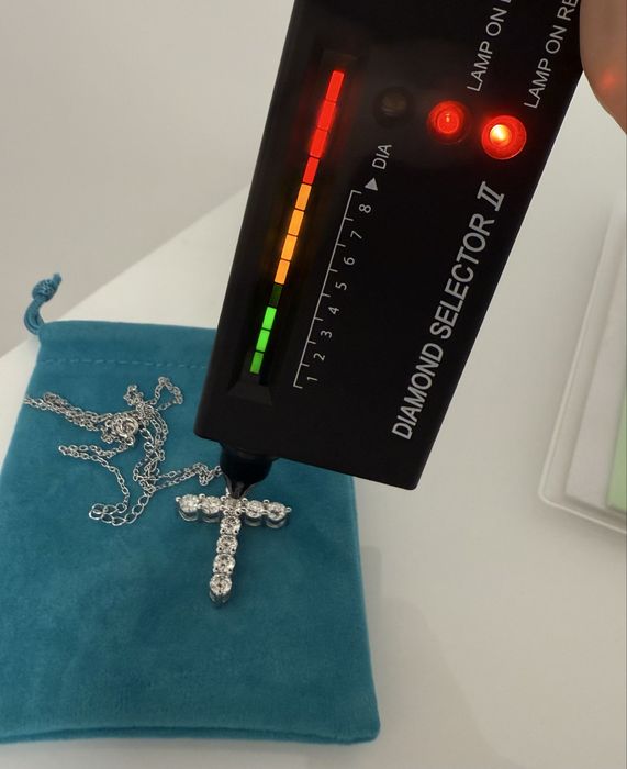 0,66 ct Колье крестик с бриллиантами муассанитами 2,5 мм