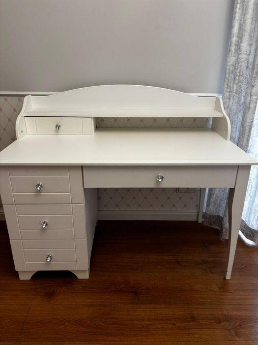 Meble do pokoju dla dziewczynki MEBLIK