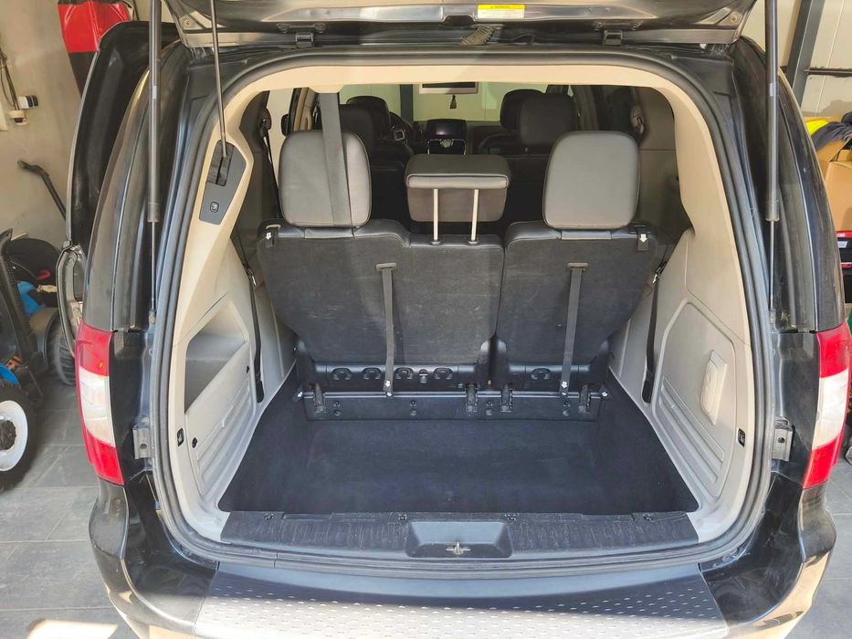 Chrysler town & country