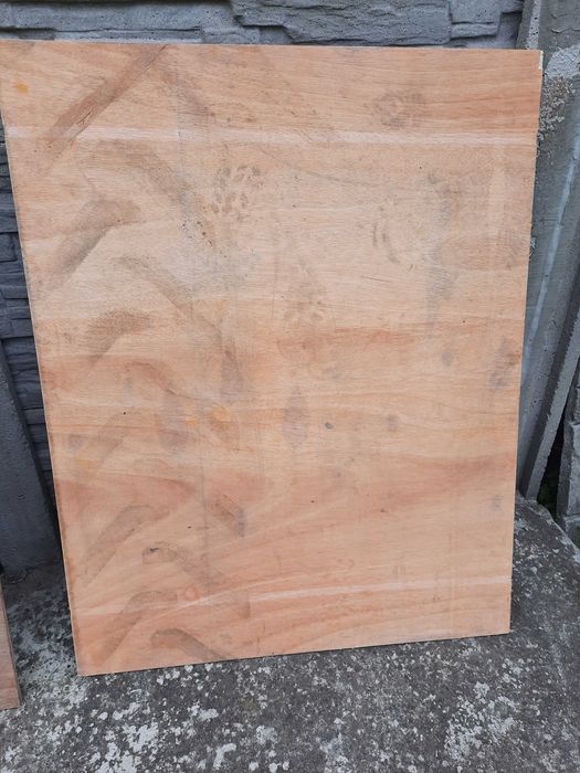 Płyty sklejki 110x86x0,8 cm