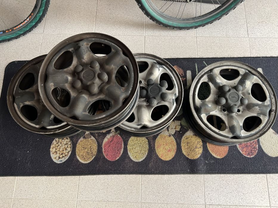 Jantes 15 Land Rover Frelander com três tampas de porcas