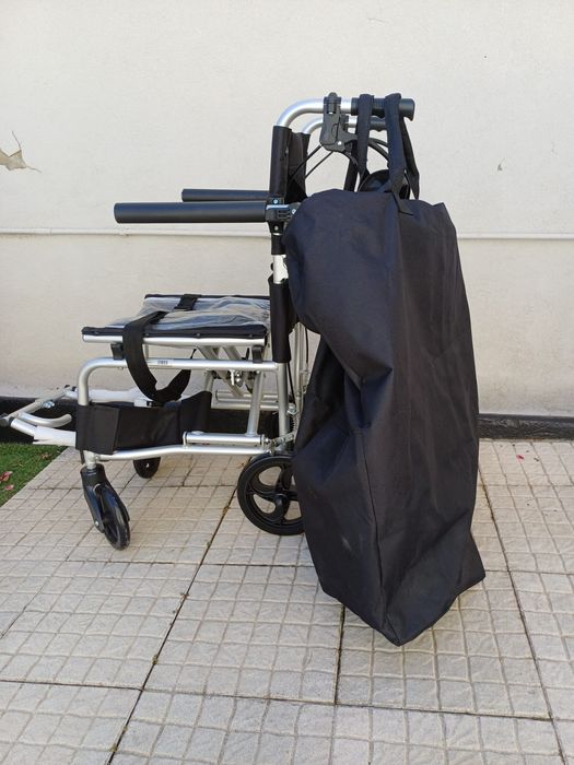 Cadeira de rodas leve e dobrável + almofada anti-escaras com buraco