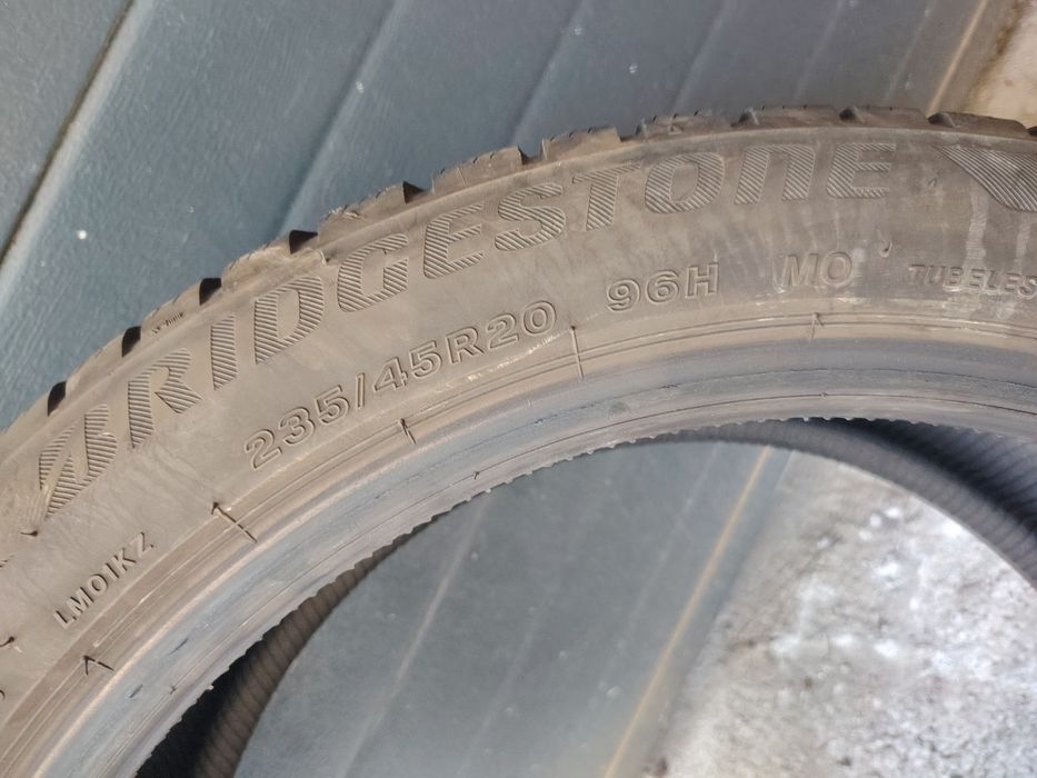 235 45R20 Bridgestone