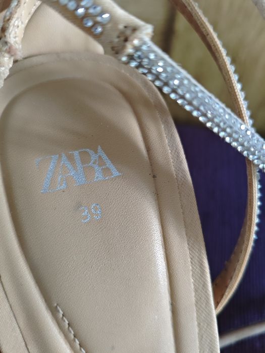 Szpilki 39/40 Zara