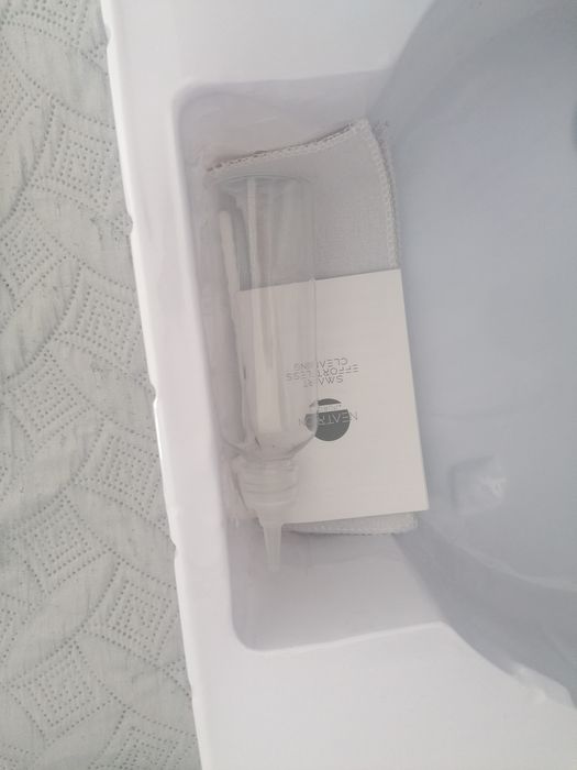 Aspirador robot branco