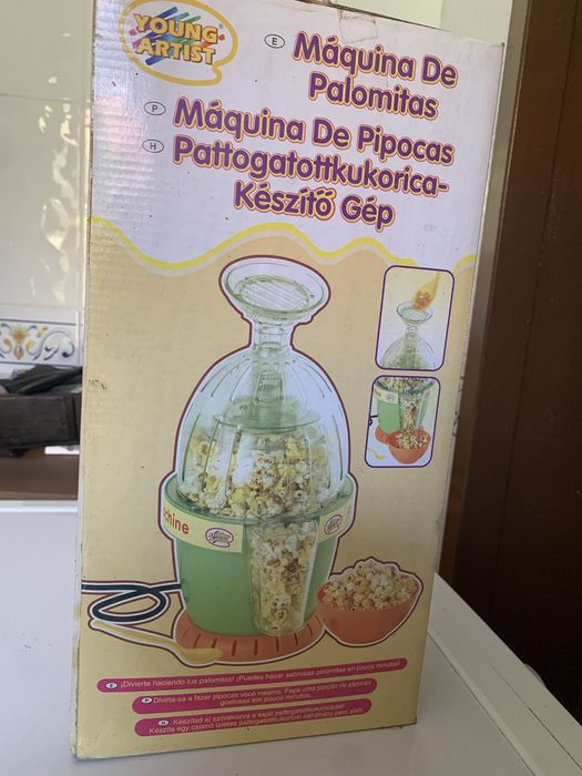 Popcorn Machine in Operation512484525621923842