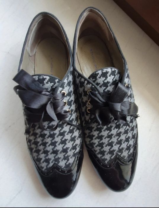 Klasyczne wizytowe buty Pollini 39,5 czarna naturalna skóra lakierki