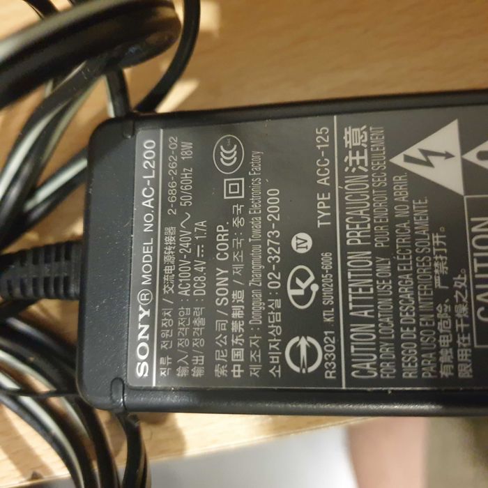 carregador sony AC-L200 sem anomalia