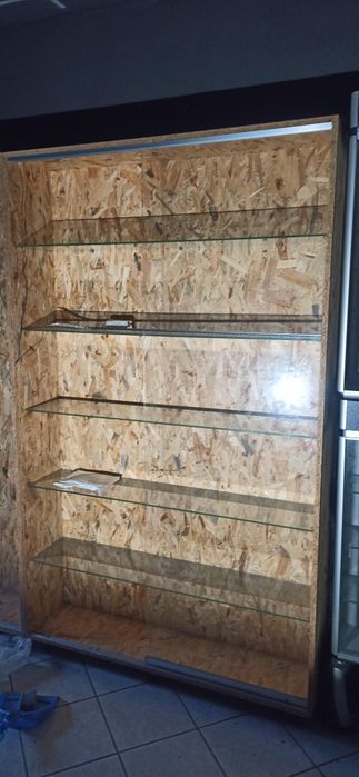 Gablota witryna sklepowa garaż