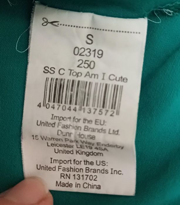 Футболка бирюзового цвета с рисунком котенка и надписью