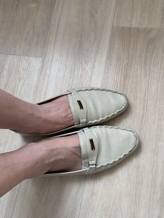 Молочные кожанные туфли ( светлые мокасины) от jette.