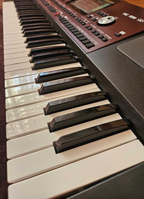 Korg PA700 profesjonalny keyboard w idealnym stanie.