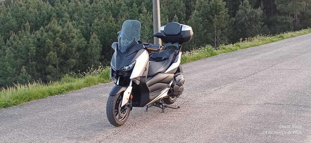 Vendo Moto Yamaha X-MAX 400 como nova . 12000 km