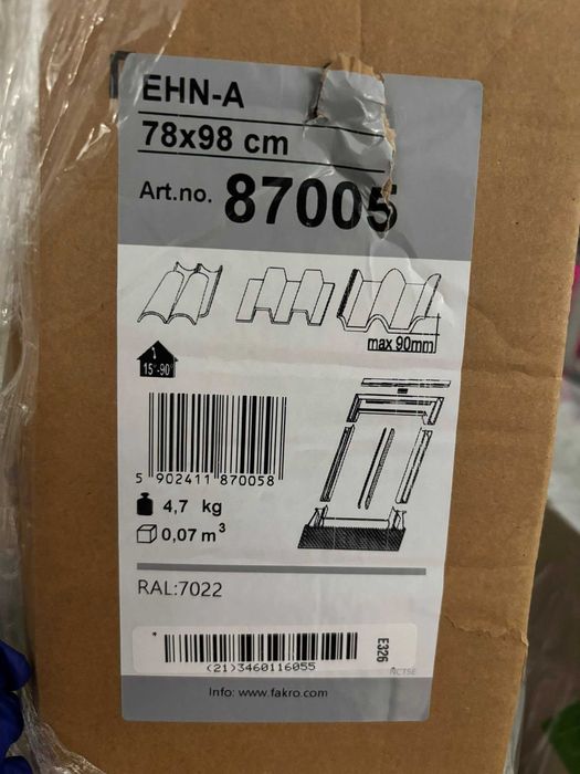 Clarabóia telhado FAKRO 78×98 com rufos NOVA