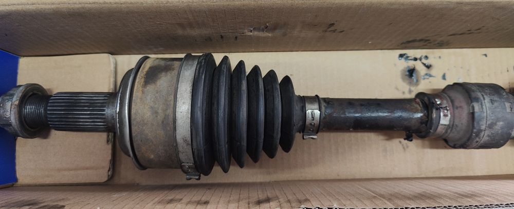 Шрус и вал правый наружный на Honda accord 8