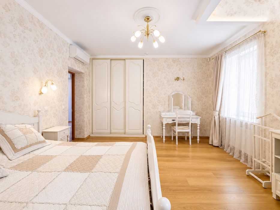 Продаж будинку Центр міста 280м2 ,6 соток ,5 кімнат , гараж №1774
