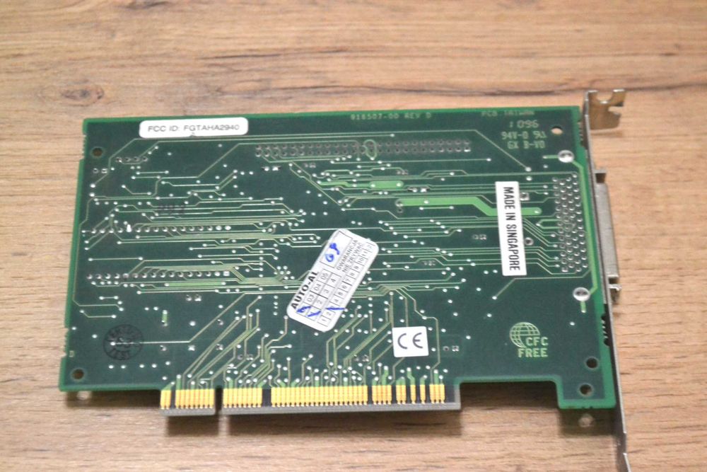 kontroler SCSI ADAPTEC 2940 idealny stan w pudełku płyta CD instrukcja