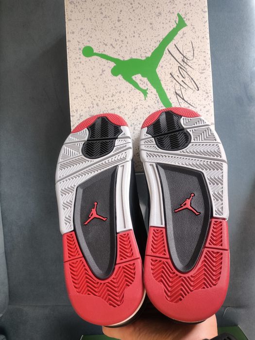 Buty AIR Jordan 4 RM rozmiar 43 'Bred'