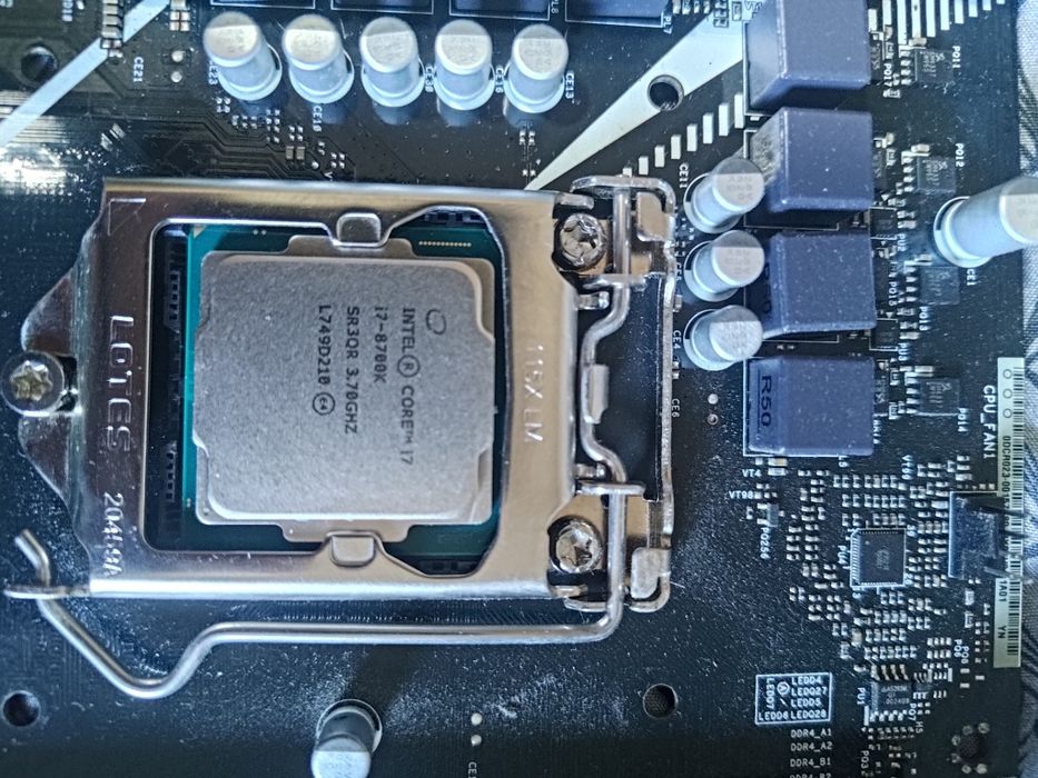 Płyta główna ASRock+ i7-8700k+Chłodzenie