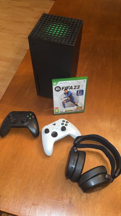 Xbox Series X 1TB + 2 pady + FIFA 23 + SteelSeries Arctis Prime