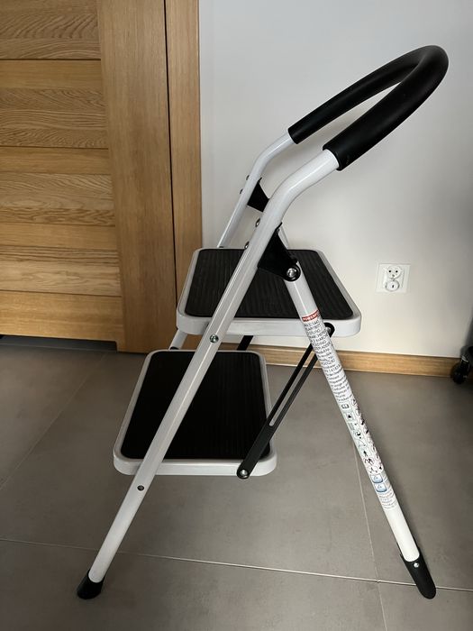Drabina 2-stopniowa składana 150kg 85 x 46 x 53 cm biało-czarna