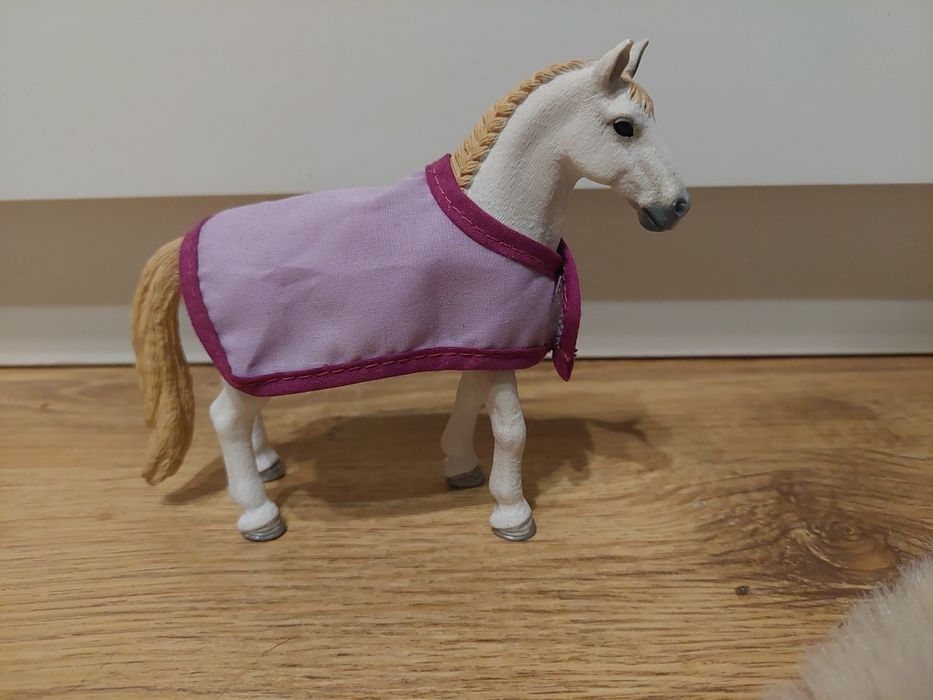 Biały konik schleich
