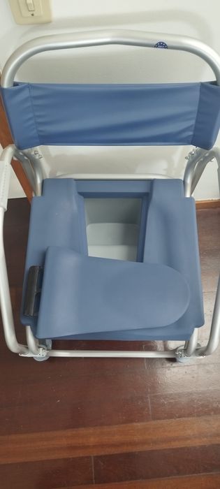 Cadeira de banho com sanitário NOVA