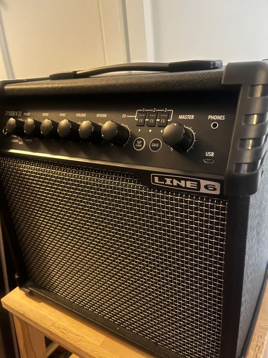 Amplificador de Guitarra line 6 Spider V 20 MK II