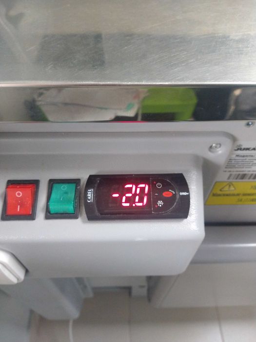 Холодильна вітрина Juka SGL 190