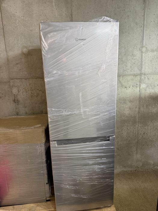 Холодильник indesit