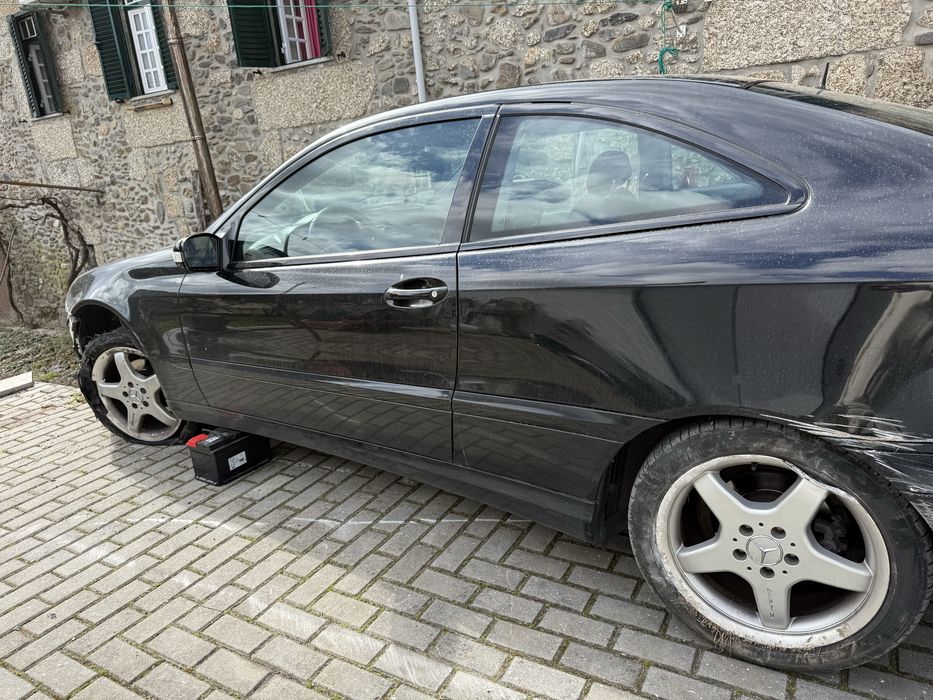 Mercedes c220 sportcoupe amg  (acidentado)