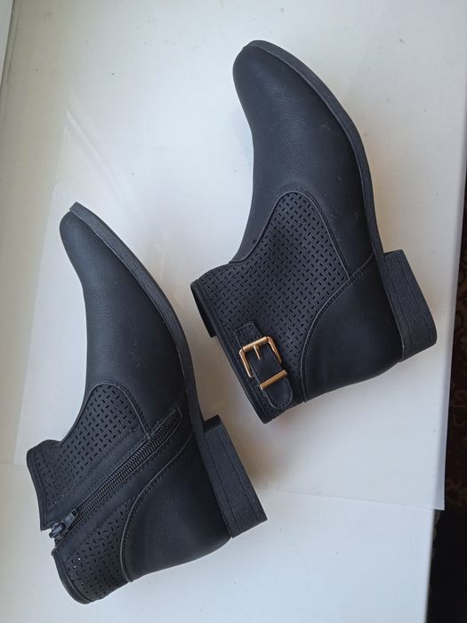 Жіночі черевички. Штучна шкіра.