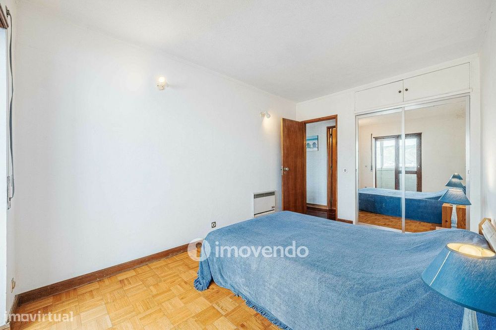 Apartamento T1 junto à praia, com estacionamento, Costa da Caparica