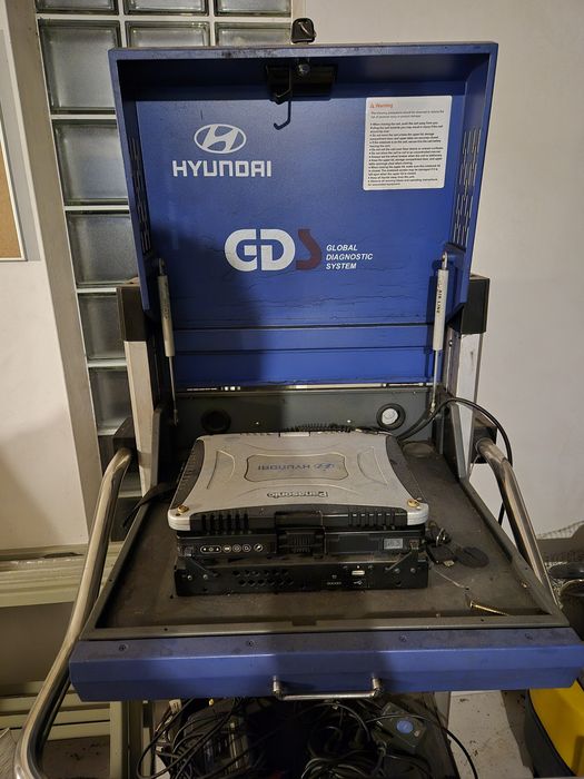 Komputer Panasonic Toughbook z wózkiem