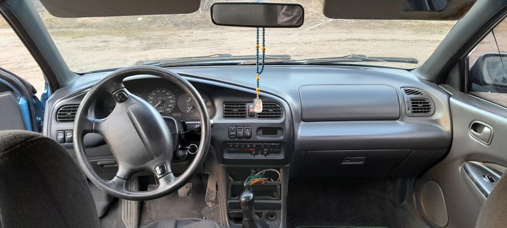 Продається мазда 323