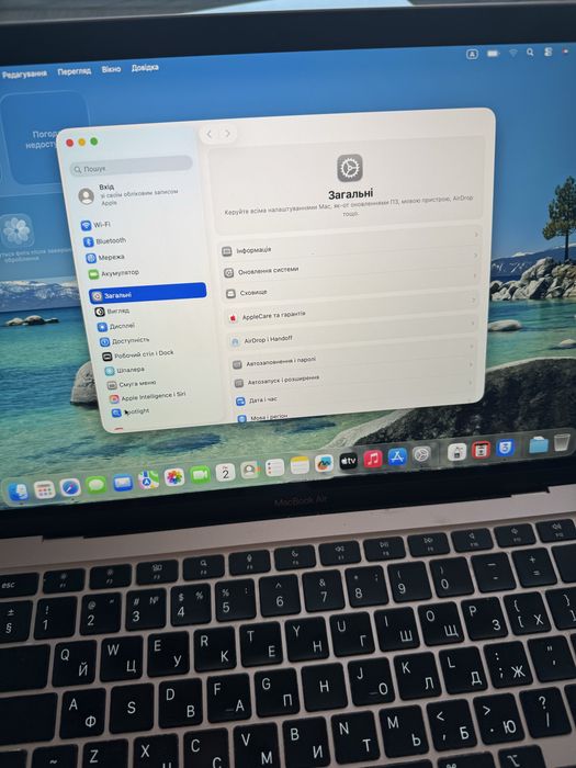 MacBook Air 13 M1 8/256, гарний стан