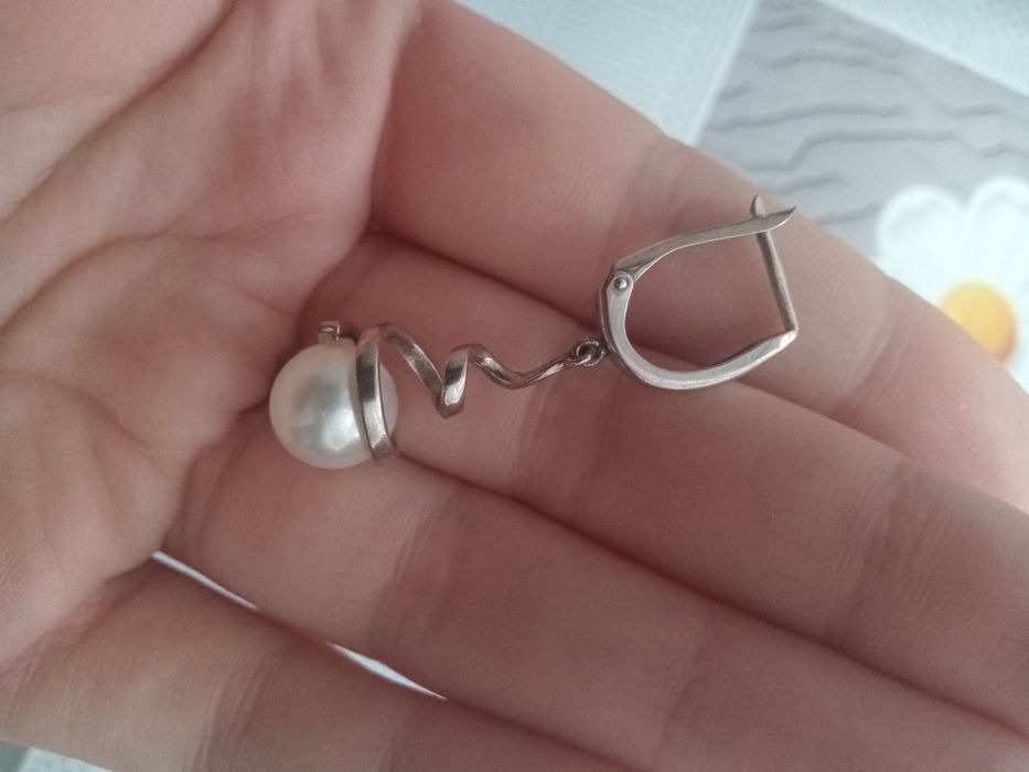 Срібні сережки з перлиною