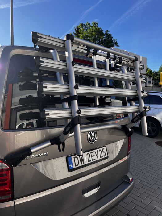 Bagażnik Thule na 4 rowery.