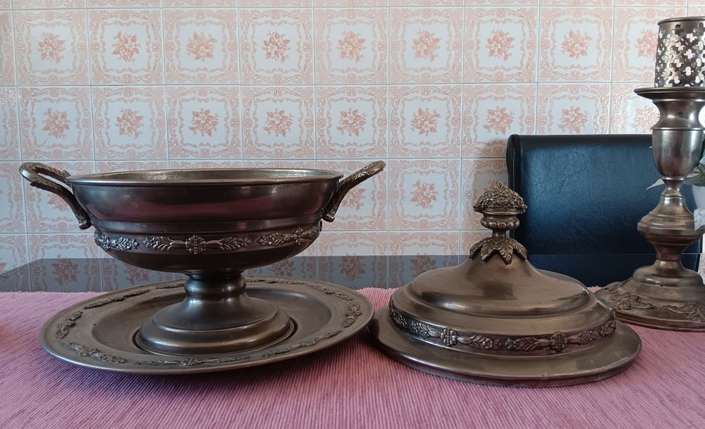 Terrina com 2 castiçais