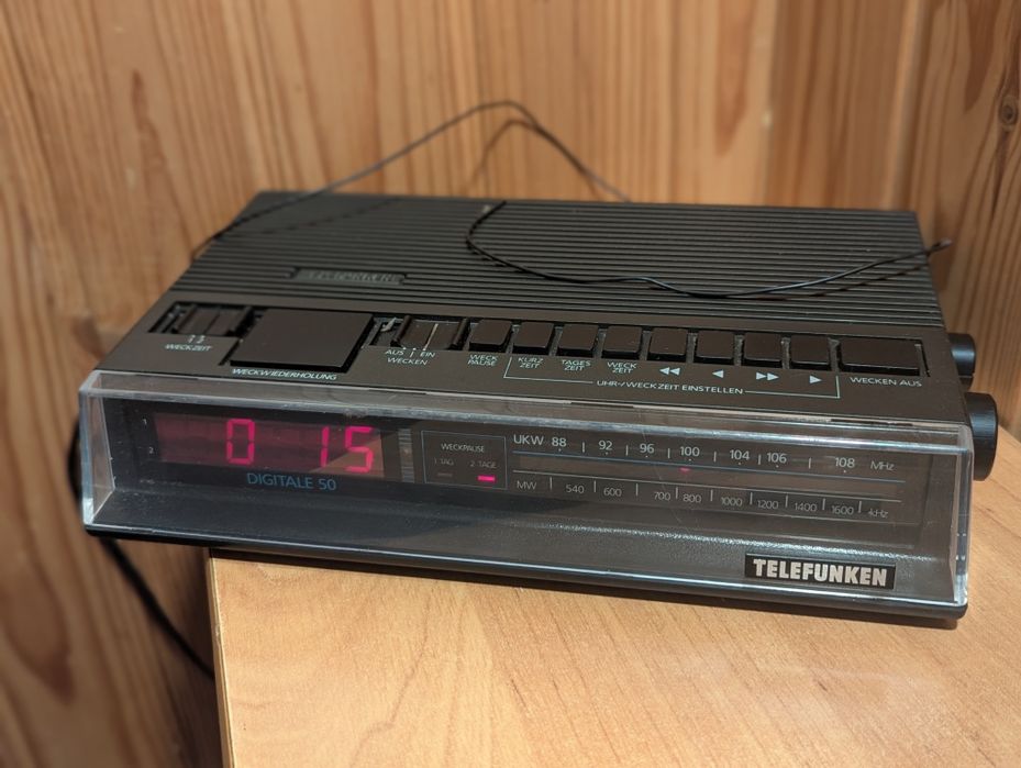 Вінтажний радіо будильник Telefunken Digitale 50