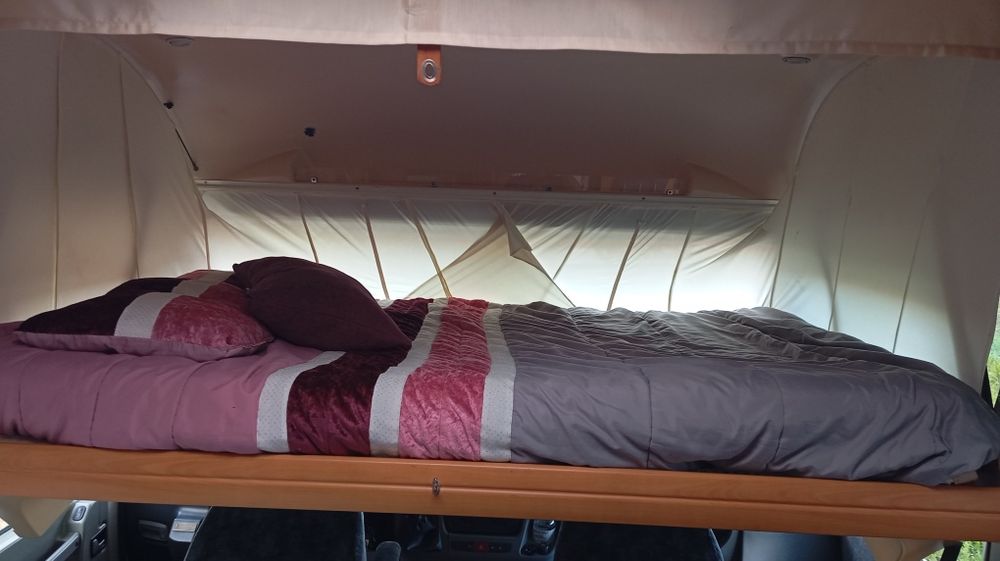 Autocaravana Pilote cama basculante e cama francesa