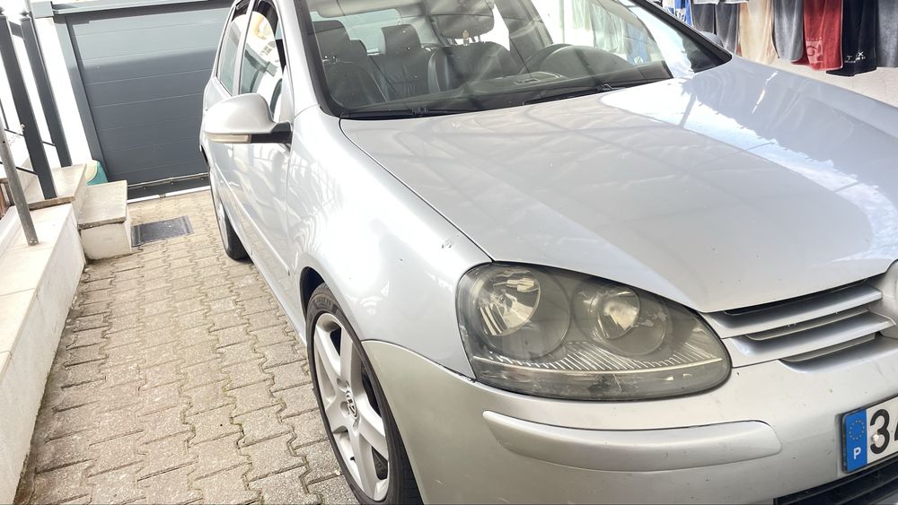 Golf 5 tdi de 2004 com 300.000 km ac v eletricos em bom estado