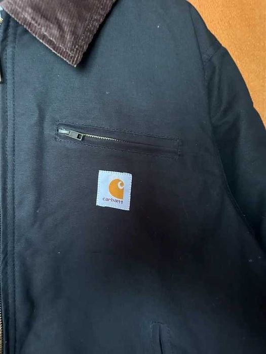 Casaco Carhartt preto com gola em bombazine – estilo workwear