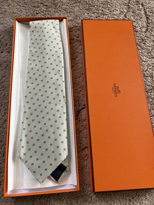 Продам галстук Hermes оригинал