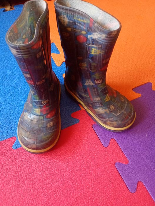 Віддам безкоштовно дитяче взуття